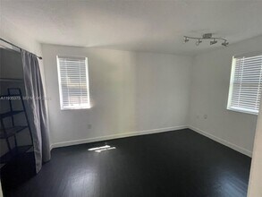 210 NE 110th St-Unit -210 in Miami, FL - Building Photo - Building Photo