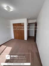 554 E Slifer St, Unit 3 in Portage, WI - Building Photo - Building Photo