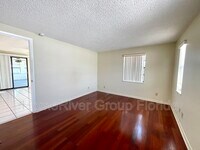 4717 Phoenix Ave photo'