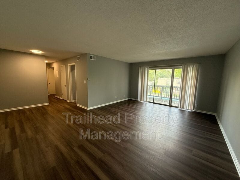 8440 Newton St in Overland Park, KS - Building Photo