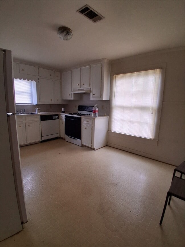 204 Holderrieth Blvd in Tomball, TX - Building Photo - Building Photo