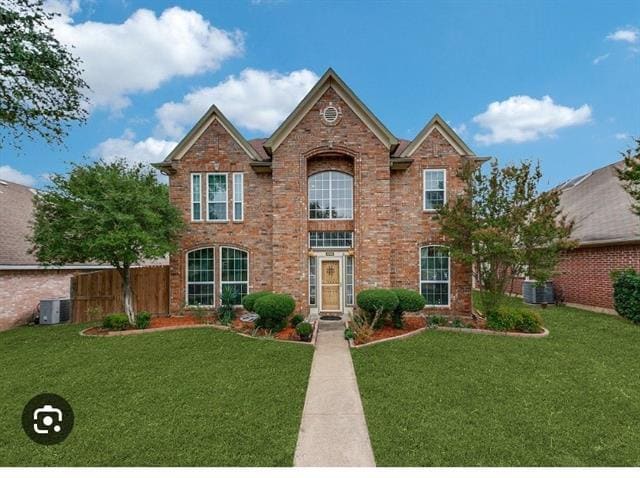 2306 Edinburgh Way in Garland, TX - Building Photo