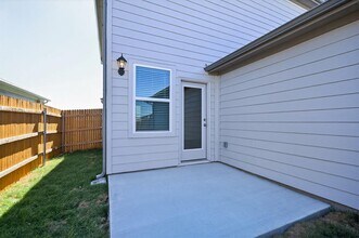 5804 Swedish Farms Ter in Del Valle, TX - Building Photo - Building Photo