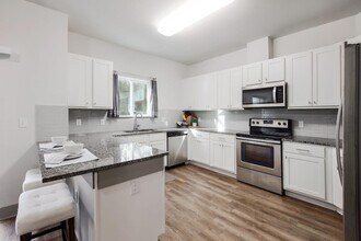 12164 Abbey Glen Ln, Unit A in Austin, TX - Foto de edificio - Building Photo
