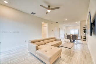 7831 NW 104th Ave in Doral, FL - Building Photo - Building Photo