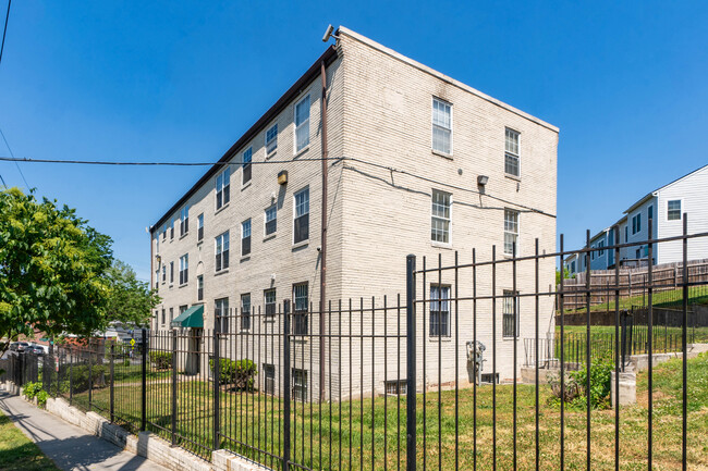 4508 B St SE in Washington, DC - Building Photo - Building Photo