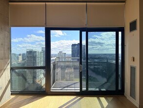 235 W Van Buren St, Unit 3006 in Chicago, IL - Building Photo - Building Photo