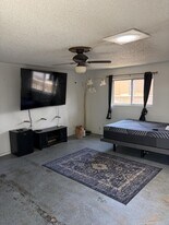 825 Palomas Dr SE in Albuquerque, NM - Building Photo