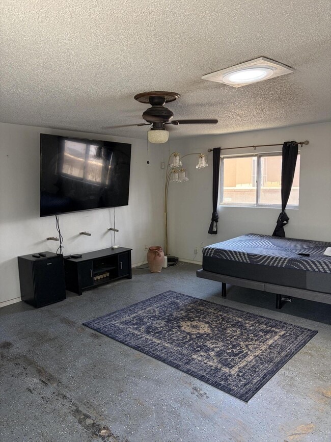 property at 825 Palomas Dr SE