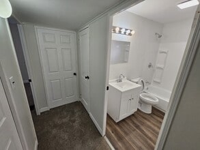 877 S Ashburton Rd in Columbus, OH - Building Photo - Building Photo