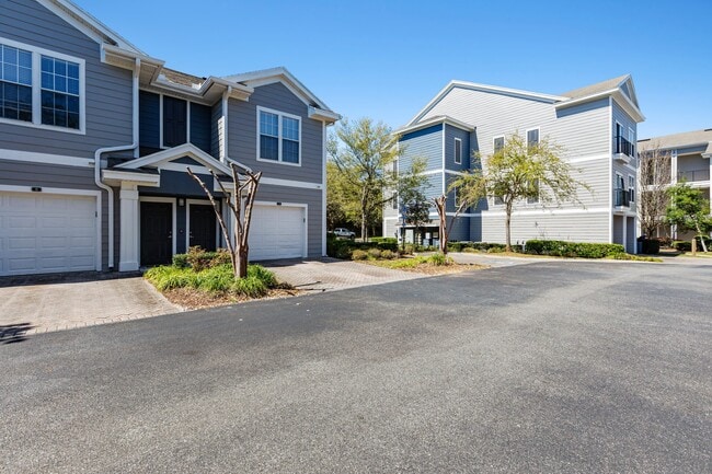 The Savoy at Southwood in Tallahassee, FL - Foto de edificio - Building Photo