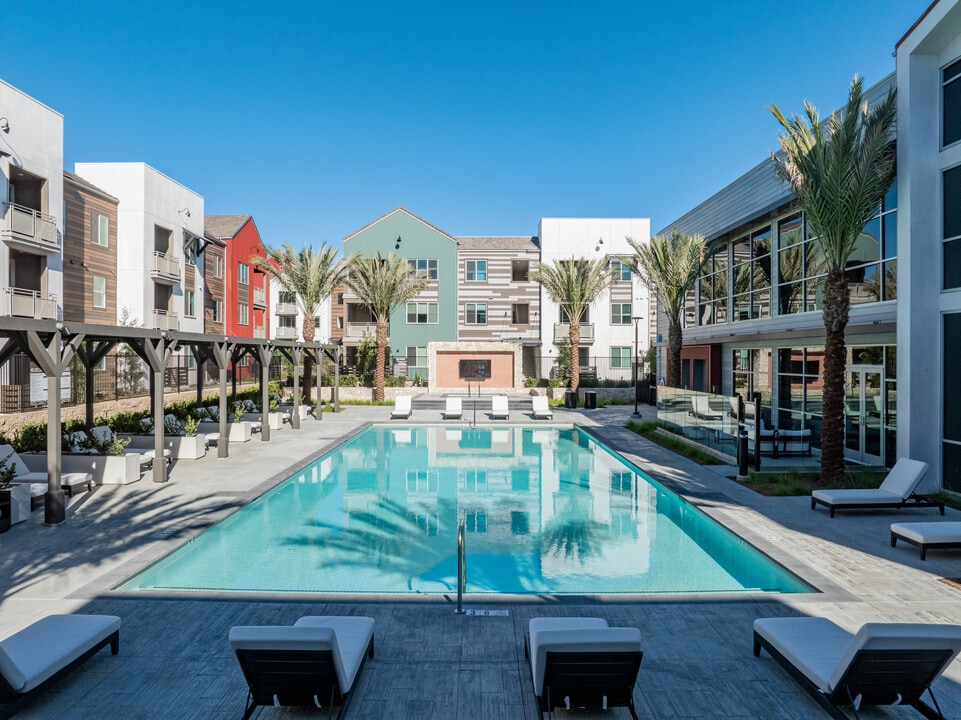 Norco Valley in Norco, CA - Building Photo