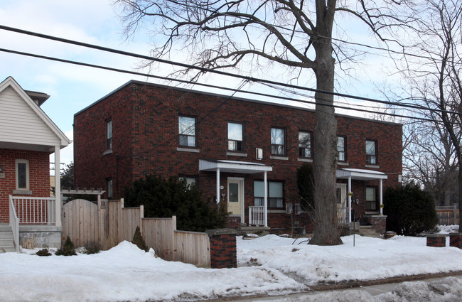 2031 Ghent Ave in Burlington, ON - Building Photo - Primary Photo