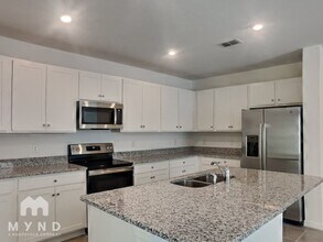 6963 Shelby Lynn Way in Zephyrhills, FL - Building Photo - Building Photo