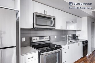 12258 NE 12th Ln in Bellevue, WA - Foto de edificio - Building Photo