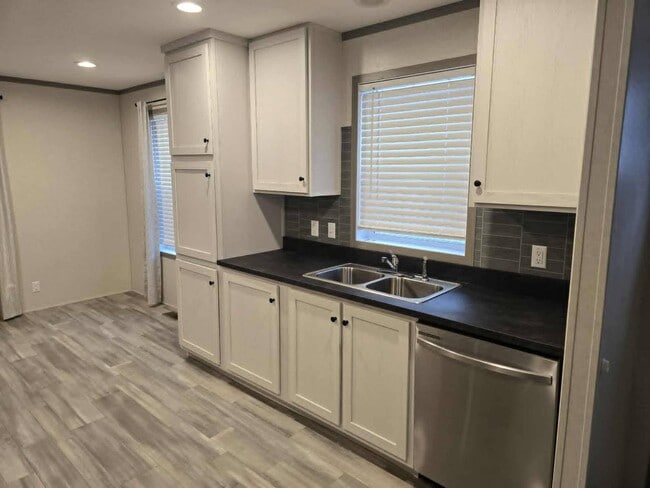 property at 613 Polk St