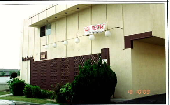 Artesia Comstock Apartments in Torrance, CA - Building Photo - Building Photo