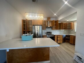 1606 E San Fernando St in San Jose, CA - Building Photo - Building Photo