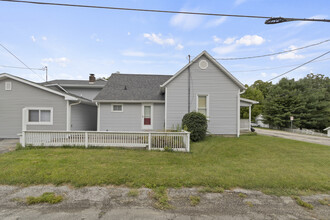 Oak Street Apartments in Ellettsville, IN - Building Photo - Building Photo