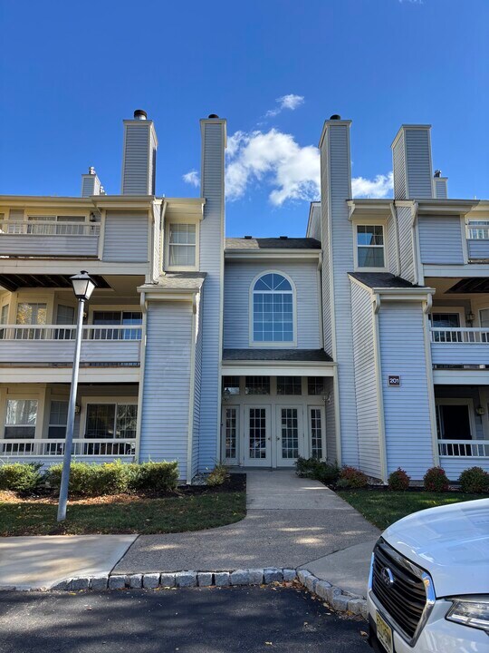 201 Salem Ct, Unit #11 in Princeton, NJ - Building Photo