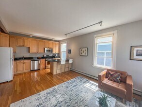 390 Norfolk St in Cambridge, MA - Building Photo - Building Photo