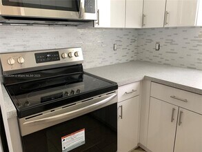 4000 NW 87th Ave in Sunrise, FL - Building Photo - Building Photo
