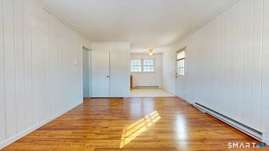 107 Chestnut St in Branford, CT - Foto de edificio - Building Photo