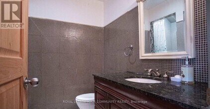 2398-2398 Dufferin St in Toronto, ON - Building Photo - Building Photo