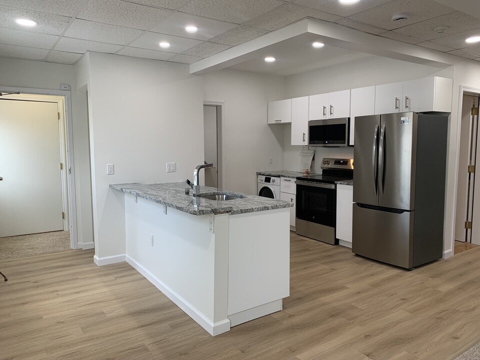 190 Westbrook Rd, Unit Apt2A in Essex, CT - Building Photo
