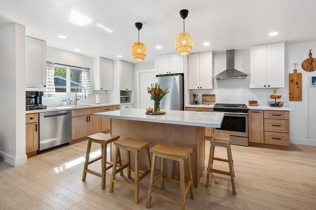 199 Bailhache Ave in Healdsburg, CA - Building Photo