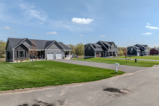 Hamlet at Kings Meadow in Suffield, CT - Building Photo - Building Photo