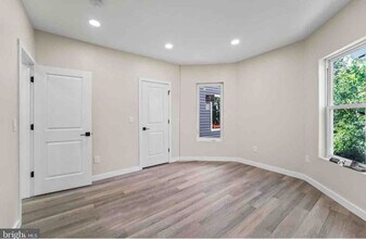 335 Spring St-Unit -2nd Floor Apartment D in Trenton, NJ - Building Photo - Building Photo