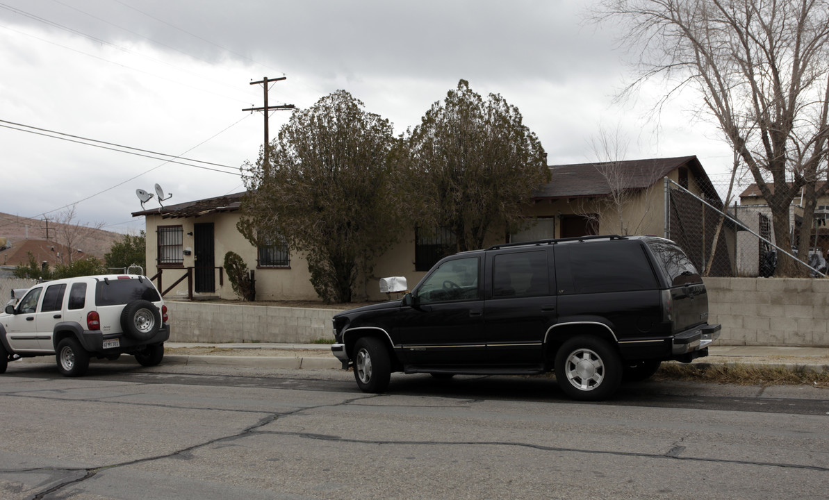 861 Flora St in Barstow, CA - Building Photo