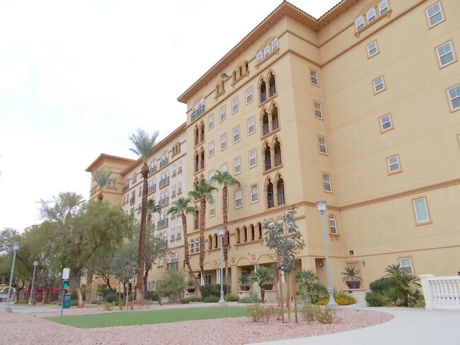 2455 W Serene Ave in Las Vegas, NV - Building Photo - Building Photo