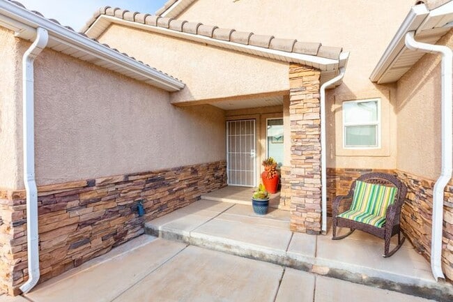 728 Obsidian Dr in Saint George, UT - Building Photo - Building Photo