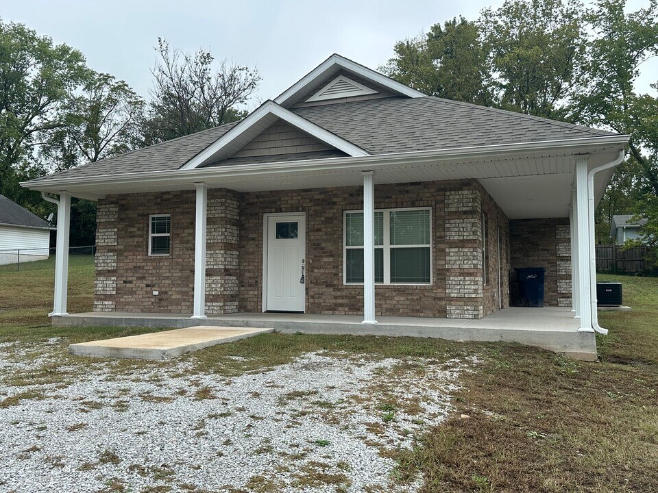 6426 Racine St in Neosho, MO - Building Photo