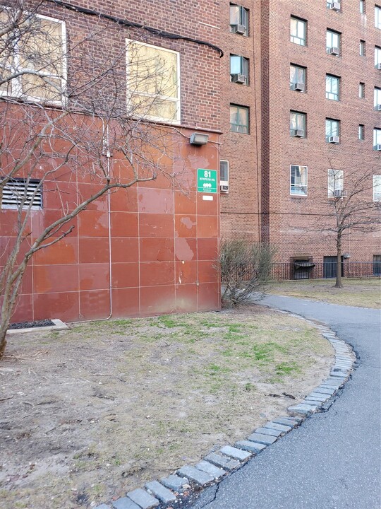 81 Metropolitan Oval in Bronx, NY - Building Photo