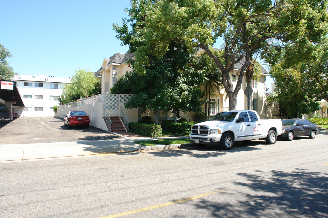 612 N Columbus Ave in Glendale, CA - Building Photo