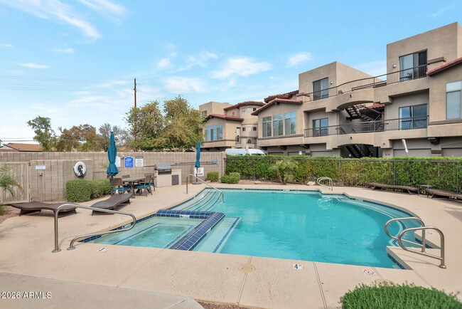 property at 2019 E Campbell Ave