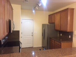 7120 Simms St in Arvada, CO - Foto de edificio - Building Photo
