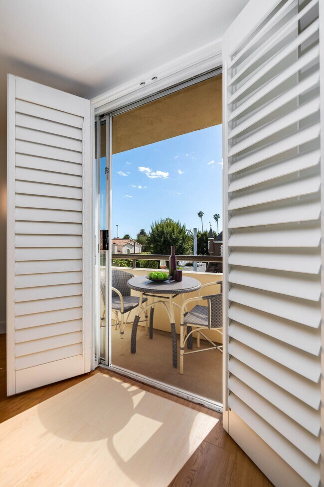 1872 Midvale Ave, Unit #201 in Los Angeles, CA - Building Photo - Building Photo