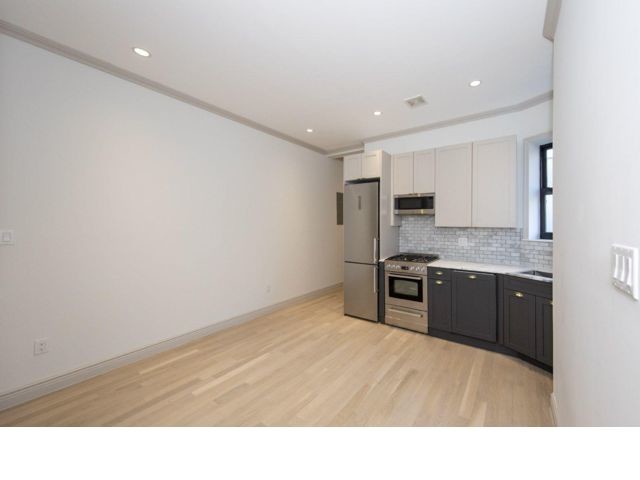 199 W 10th St in New York, NY - Building Photo
