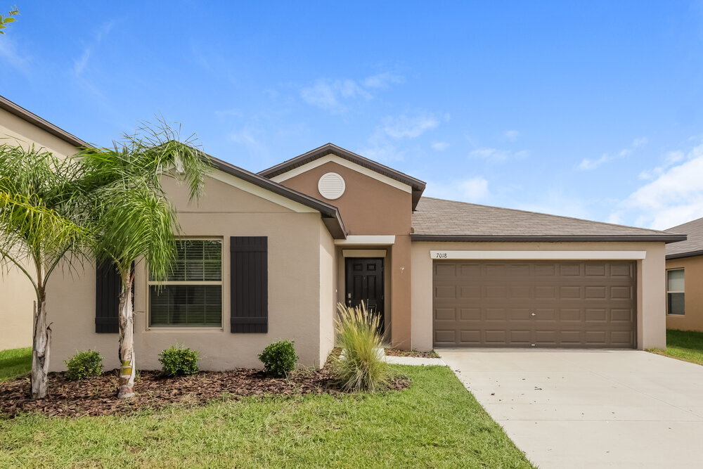 7018 Ozello Trail Ave in Sun City Center, FL - Building Photo