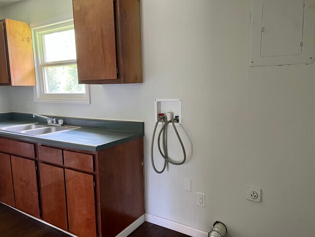 315 Bybee Branch Rd in McMinnville, TN - Foto de edificio - Building Photo