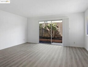 1727 Linden Way in Antioch, CA - Building Photo - Building Photo