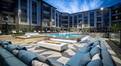 16717 Westpark Dr, Unit B5D in Houston, TX - Building Photo - Building Photo