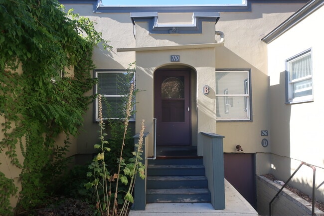 710 Monroe St, Unit B in Wenatchee, WA - Building Photo - Building Photo