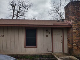 622 Mill St in San Marcos, TX - Building Photo