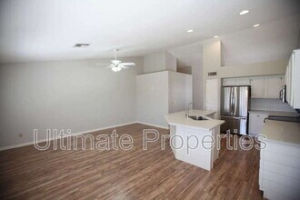 7439 W Via Del Sol Dr in Glendale, AZ - Building Photo - Building Photo