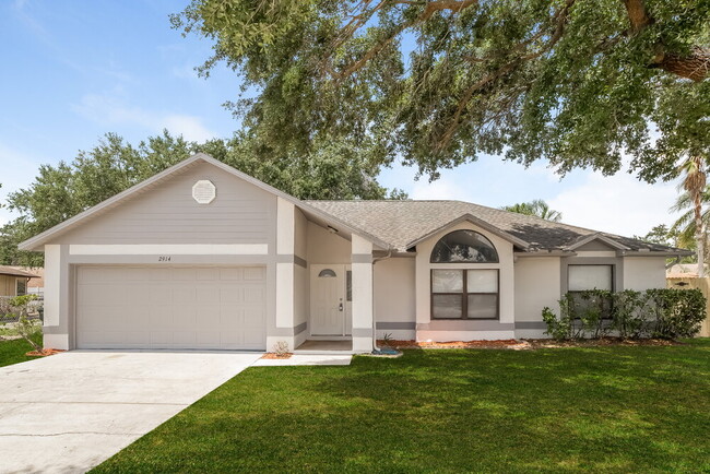 property at 2914 Vienna Ln